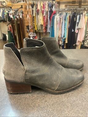 Sorel Ankle Boots in Charcoal Gray and Taupe